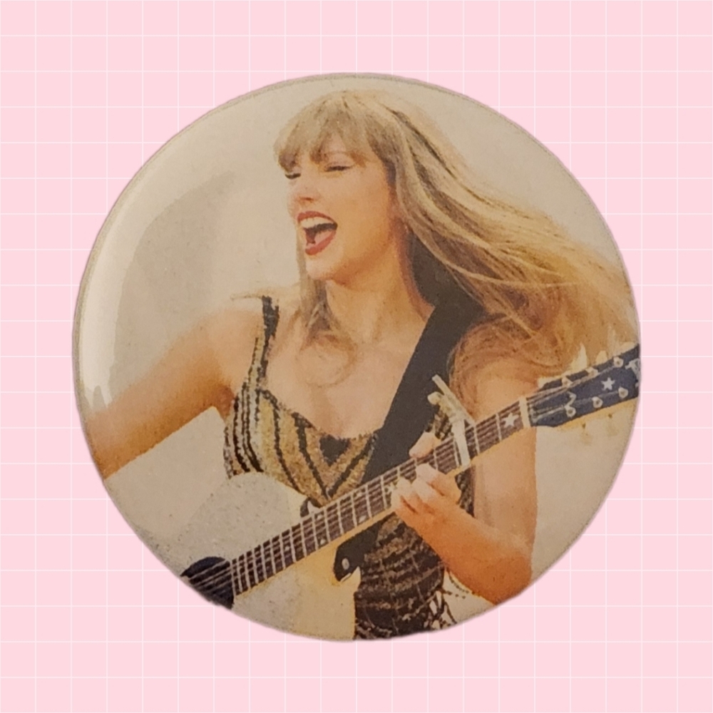 Taylor Swift guitar 2" Pin